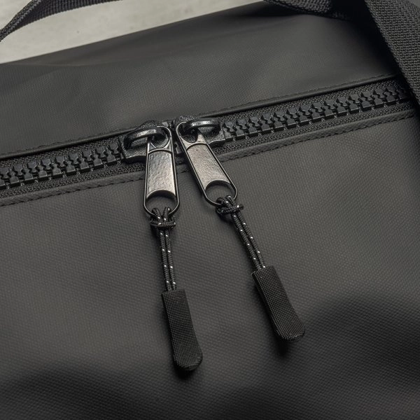 Immagine Borsa Duffle in poliestere water resistant. Tracolla regolabile e removibile con fibbia