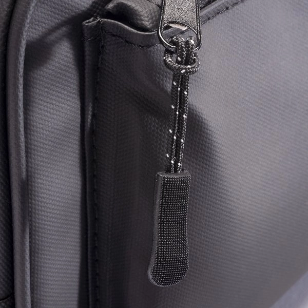 Immagine Marsupio in poliestere water resistant. Tasca frontale con cerniera e cintura regolabile