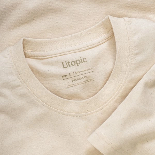 Immagine T-shirt unisex in cotone e poliestere rigenerati da 145 g/m2