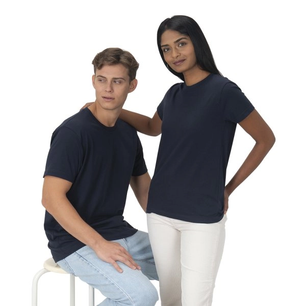 Immagine T-shirt unisex in cotone e poliestere rigenerati da 145 g/m2