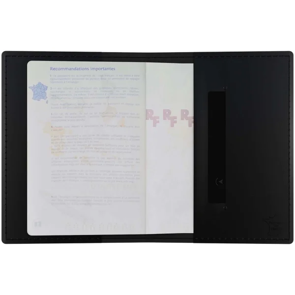 Immagine Portapassaporto con smart tag SCX.design A13