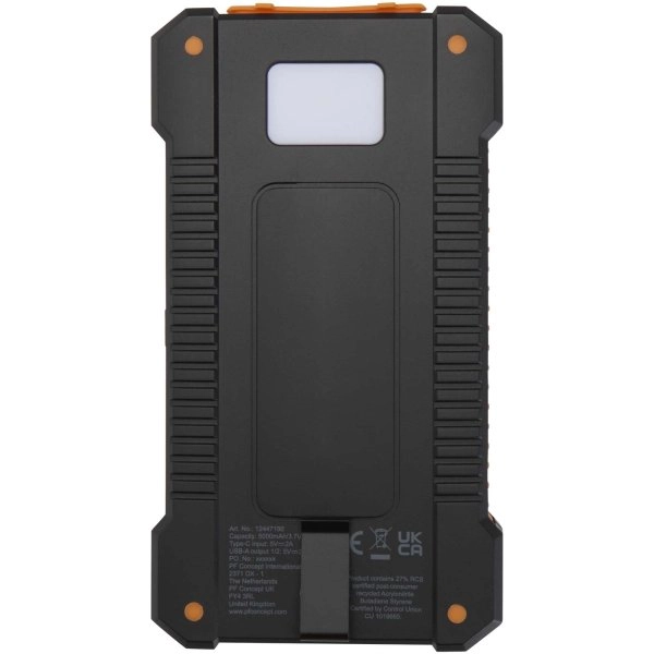 Immagine Robusto power bank a energia solare da 5.000 mAh e 10 W in plastica riciclata con torcia incorporata Altair