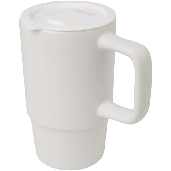 Tazza in ceramica da 450 ml con coperchio in plastica Carter