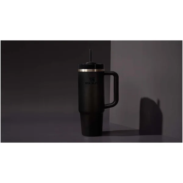 Immagine Bicchiere isolato Stanley Quencher® H2.0 FlowState™ 890 ml in acciaio inox riciclato
